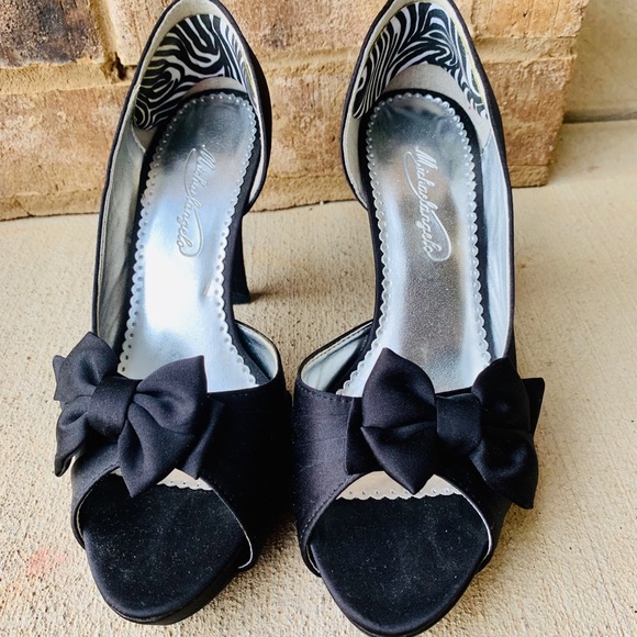 Michaelangelo Satin Black Pumps with Bows - Picture 3 of 4